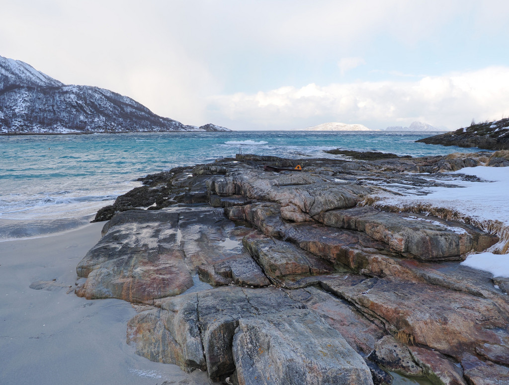 Sand, Botnhamn, Troms, Norvège. 25 mars 2025, 14:51.© Tobias Bührer 2025