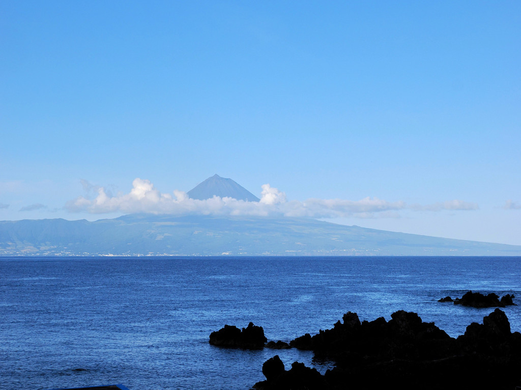 Velas, Velas, Azores - São Jorge, Portugal. 1 juillet 2025, 08:08.© Tobias Bührer 2025
